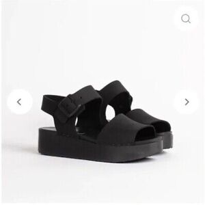 EUC Bryr Black Moto Ursi Platform Sandals sz 36 / 6